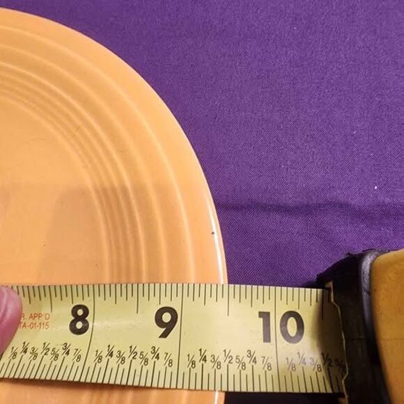 Vintage Yellow Fiesta dinner plate, 9.5 inches - Picture 5 of 5